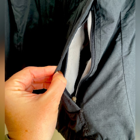 Northface waterproof women’s jacket. Medium - Picture 2 of 3